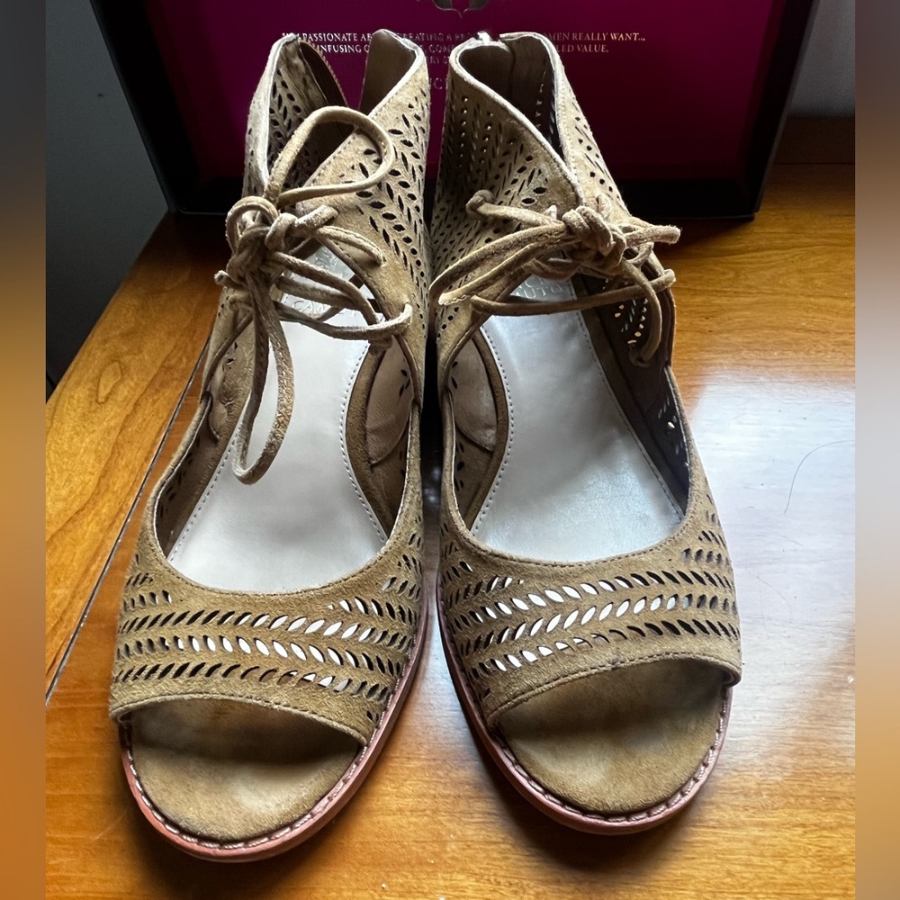 Vince Camino lace up wedges size 7m tan